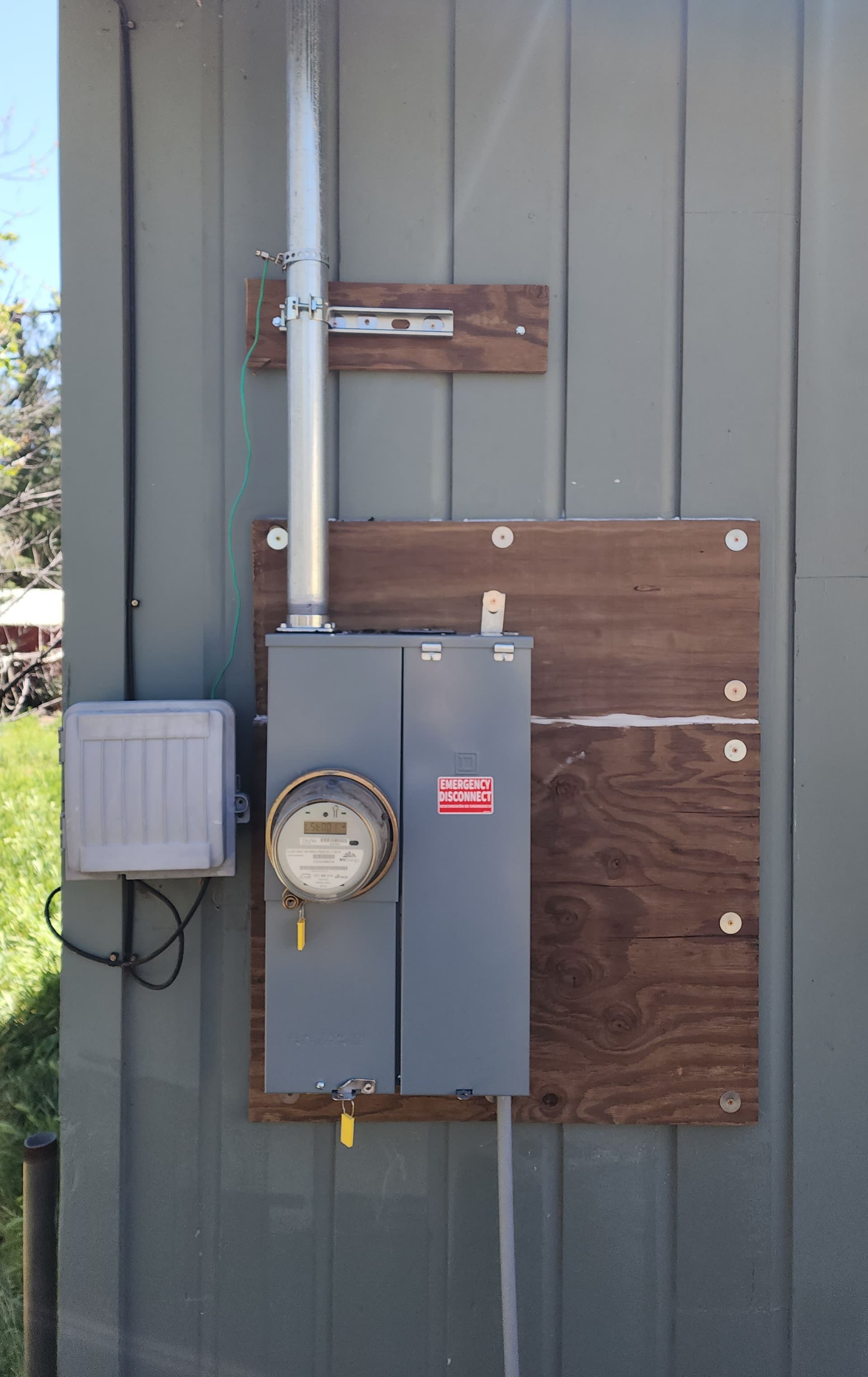 Old Fuse Panel Replaced With a 125 Amp Square D Upgrade image