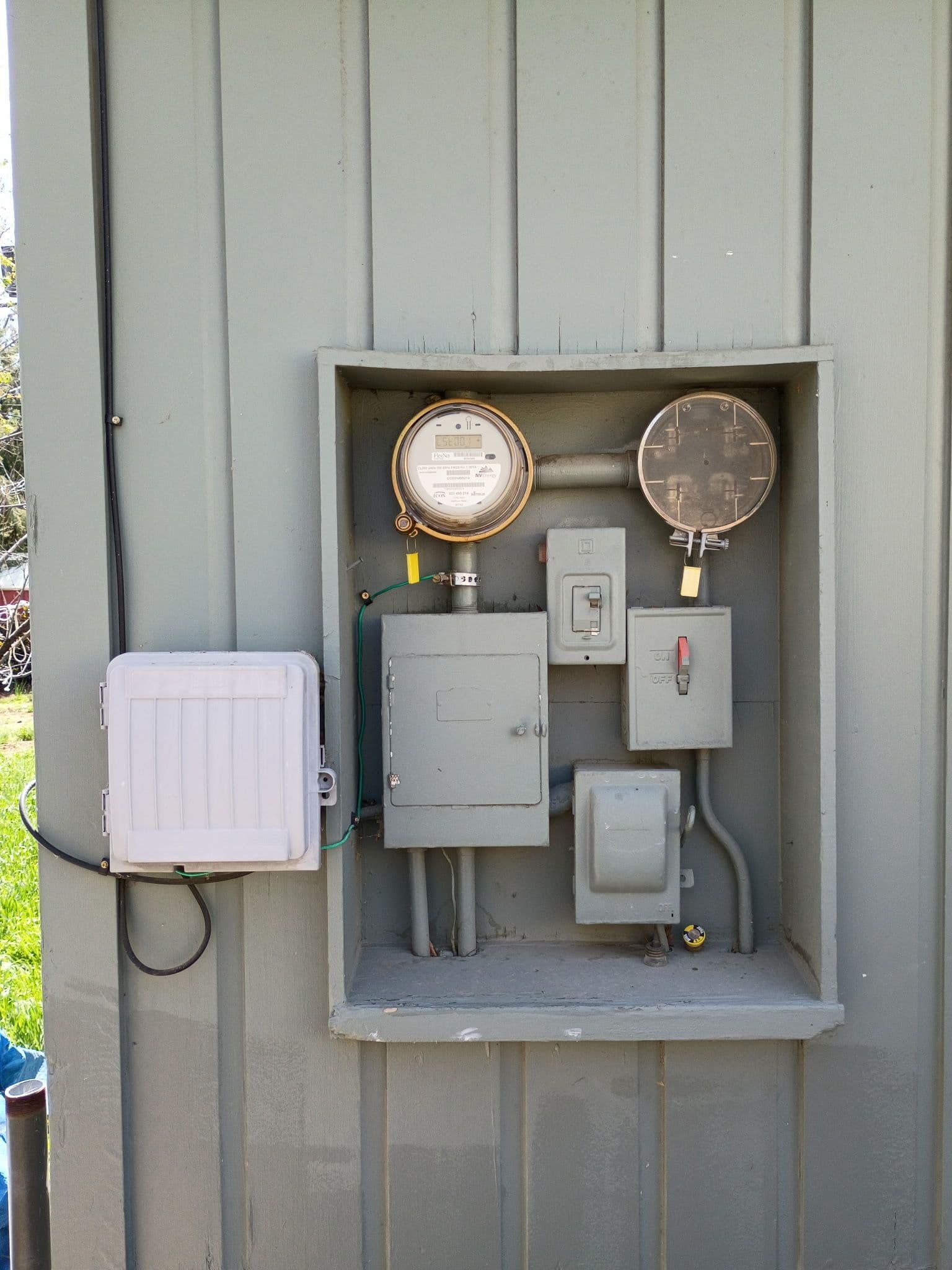 Gallery photos for Old Fuse Panel Replaced With a 125 Amp Square D Upgrade: Image #1