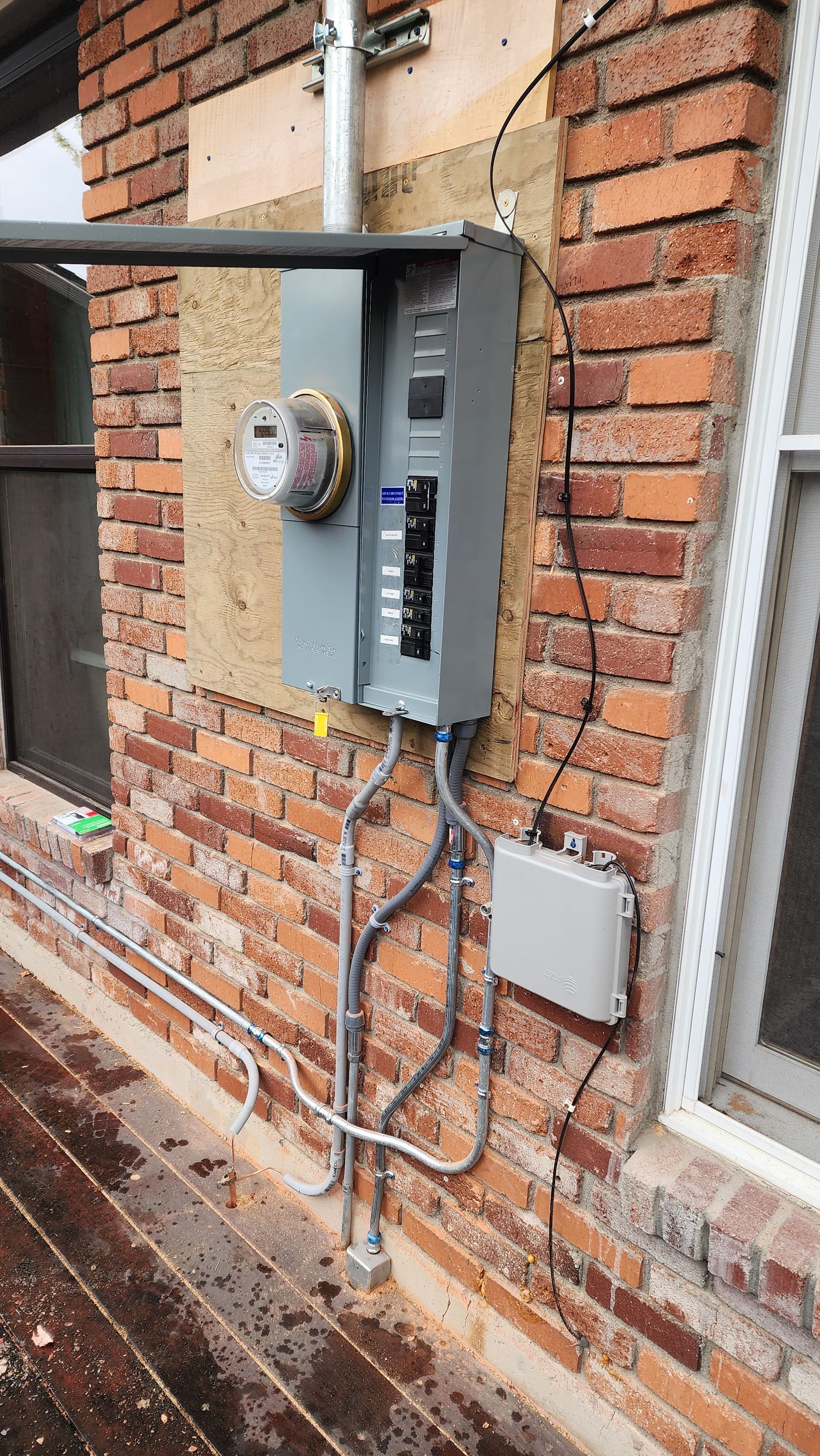 Upgrading Your Home from Fuses to Breakers image