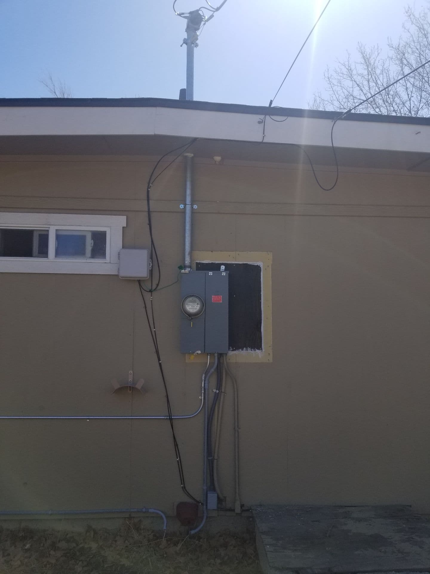 Project 100 Amp Overhead Service Panel Upgrade for Enhanced Safety and Efficiency image