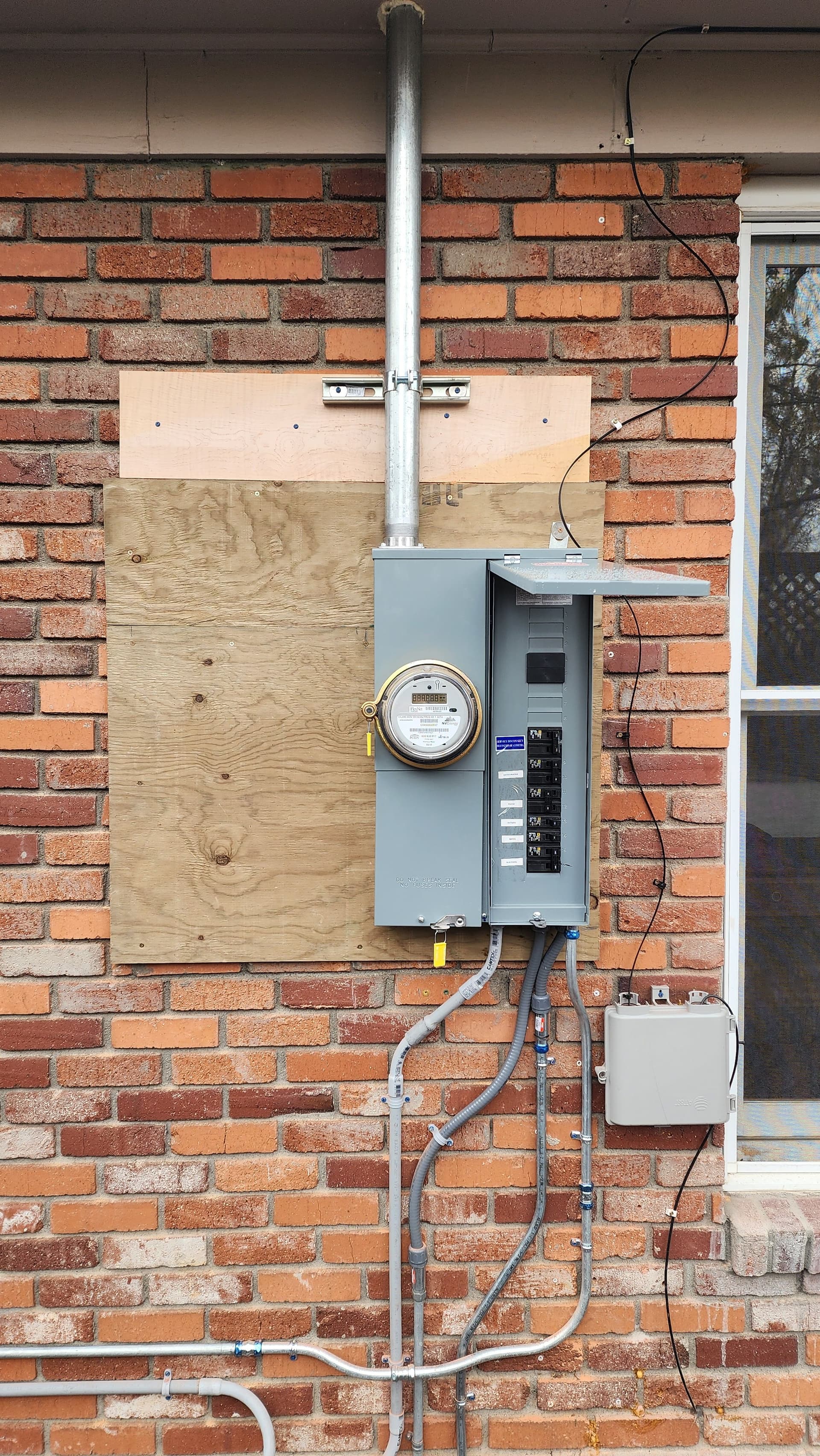 Gallery photos for Upgrading Your Home from Fuses to Breakers: Image #1