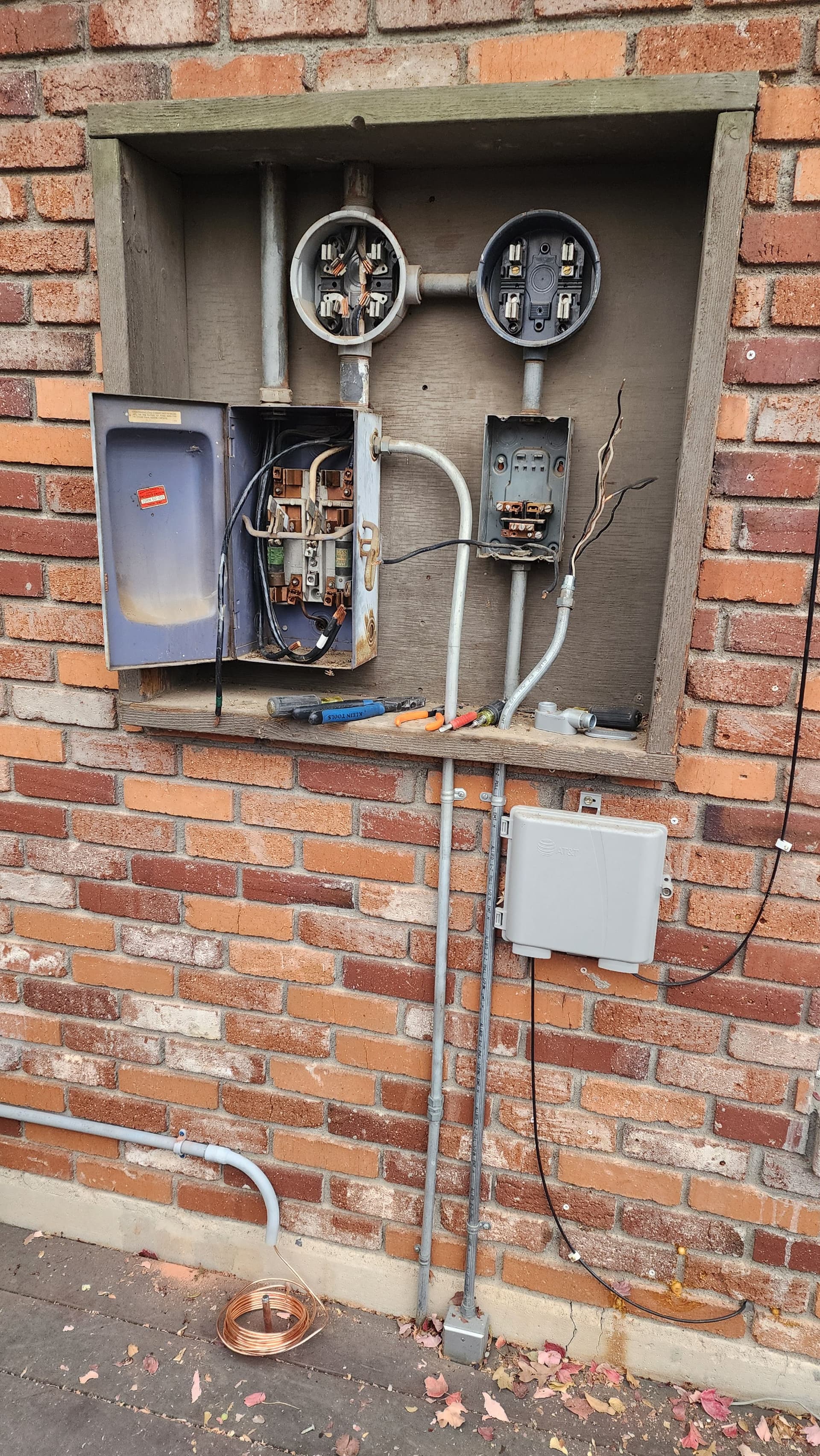 Gallery photos for Upgrading Your Home from Fuses to Breakers: Image #2