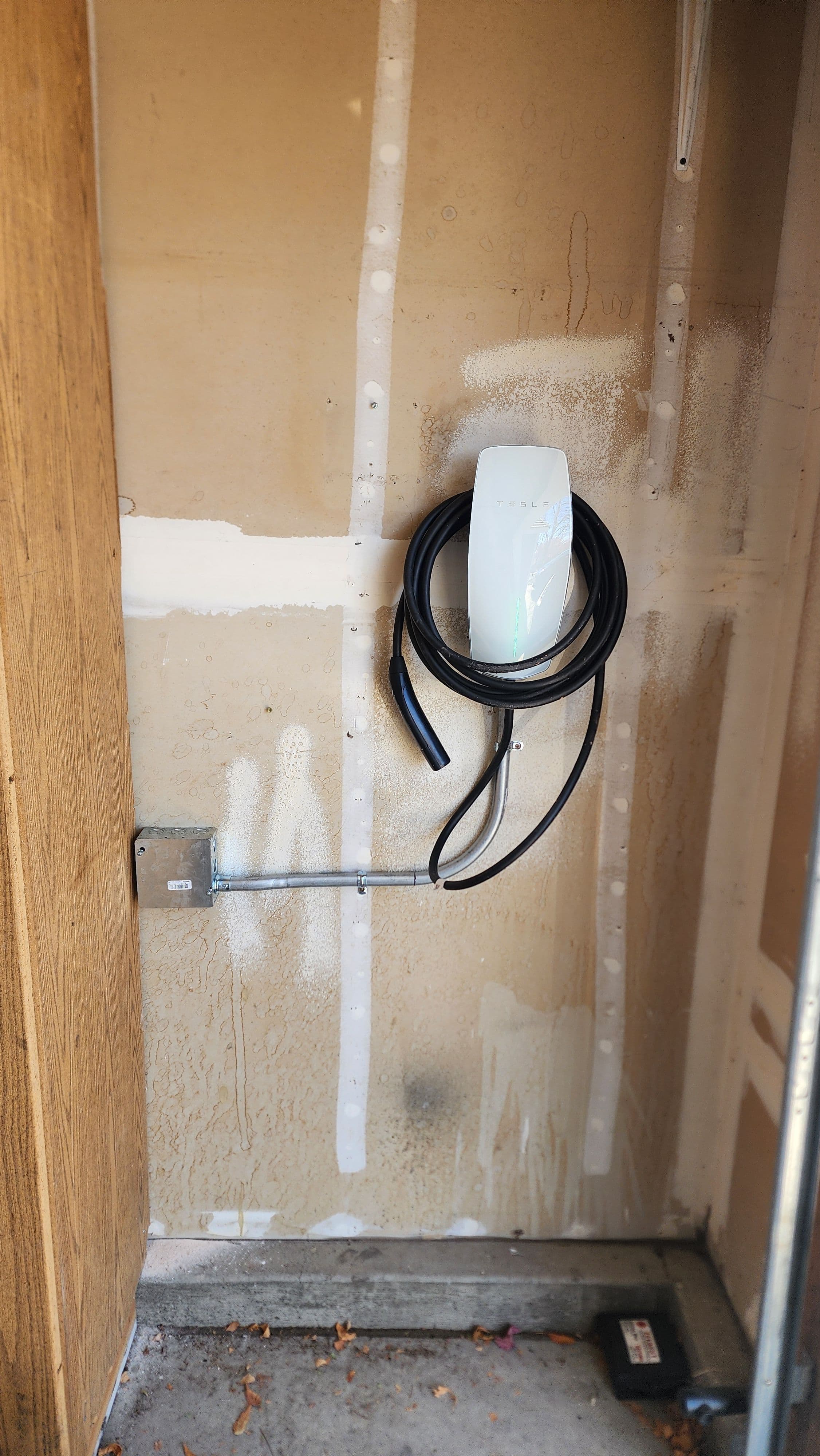 Project Sleek EV Charger Install Boosts Home Convenience image