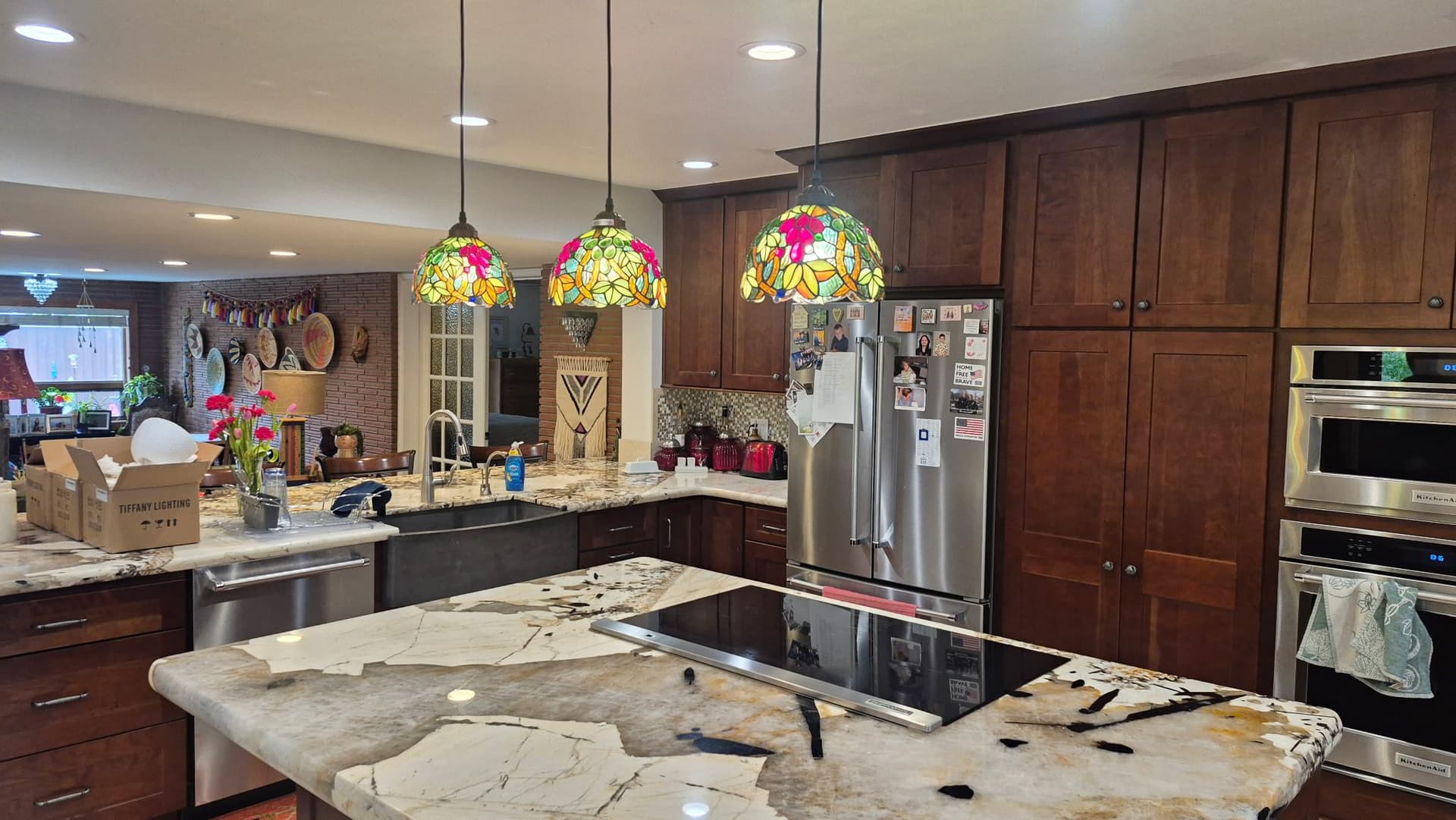 Gallery photos for Tiffany Pendant Lights That Give a Kitchen Real Character: Image #2