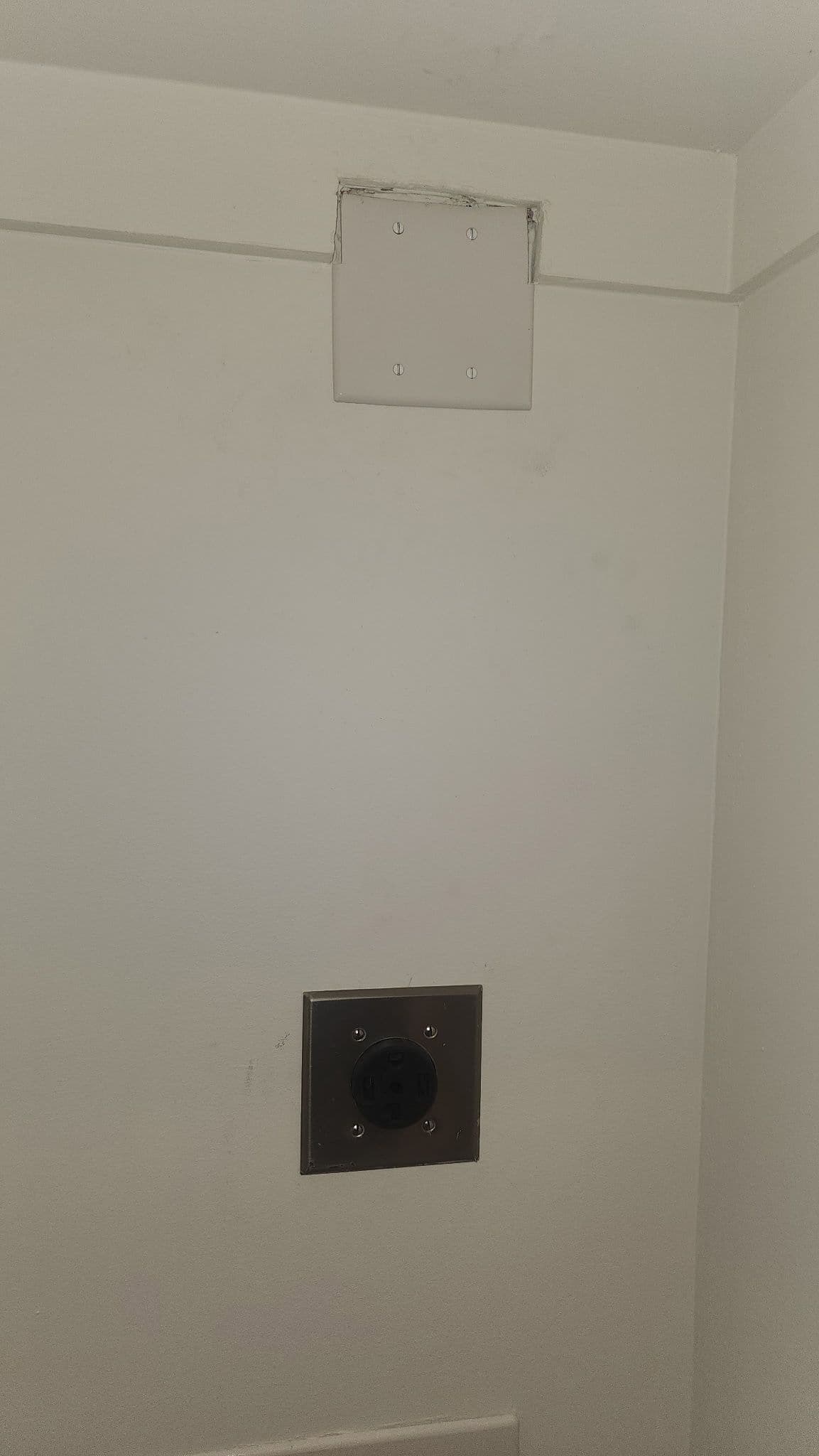 Gallery photos for High-Power Laundry Setup for Modern Living: Image #1