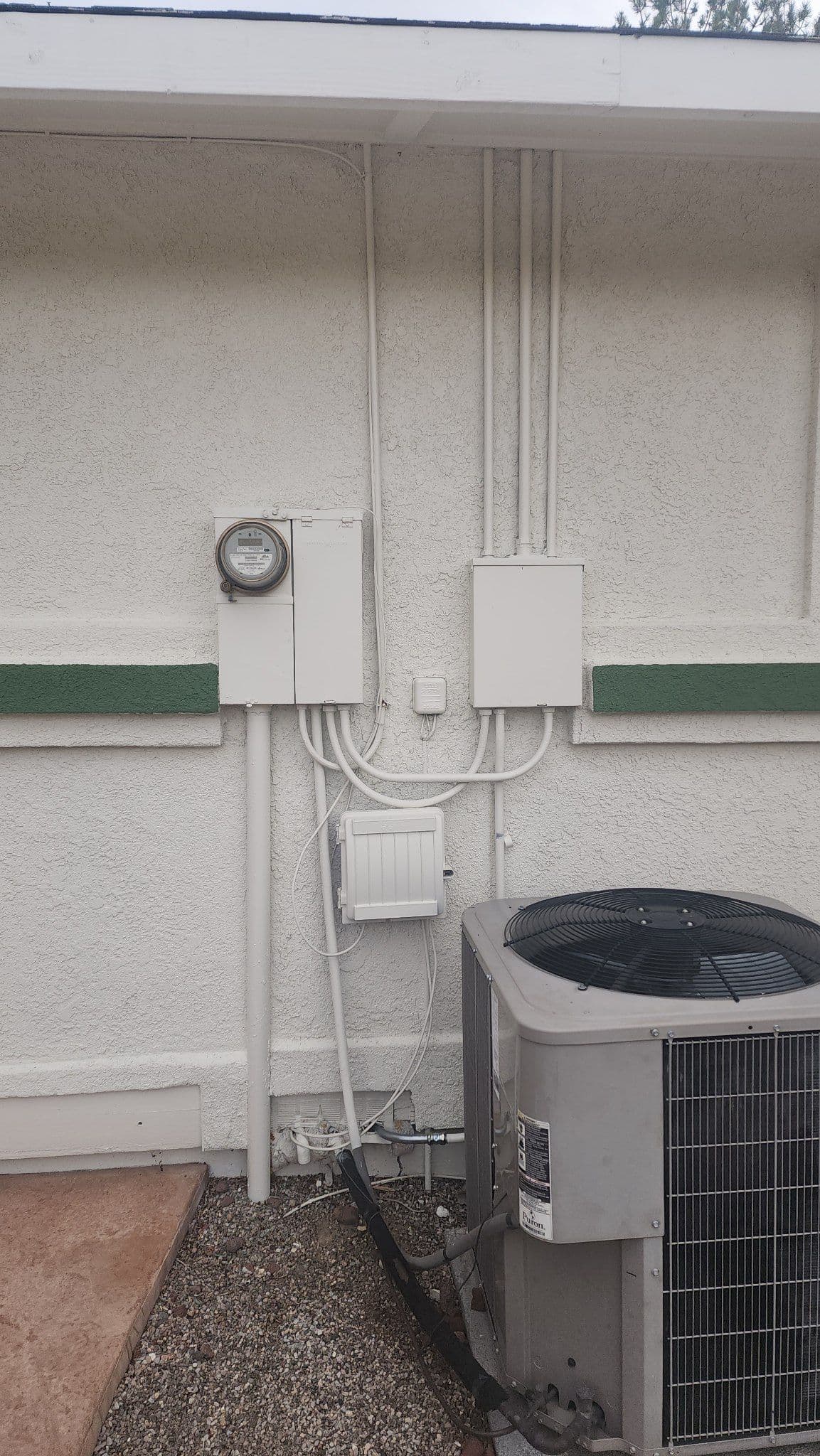Effective Sub Panel Repair in Residential Setting image