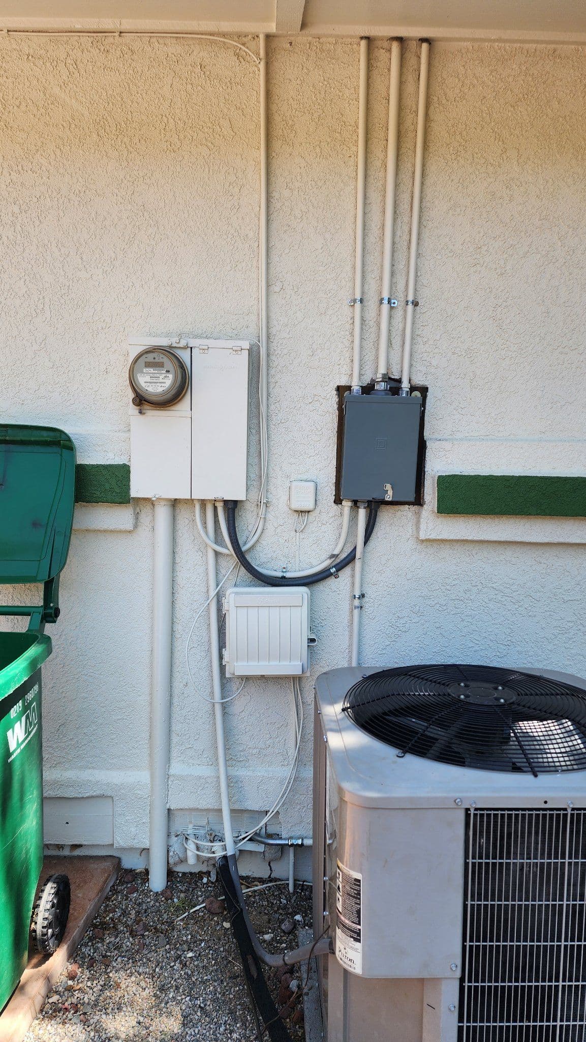 Gallery photos for Effective Sub Panel Repair in Residential Setting: Image #1