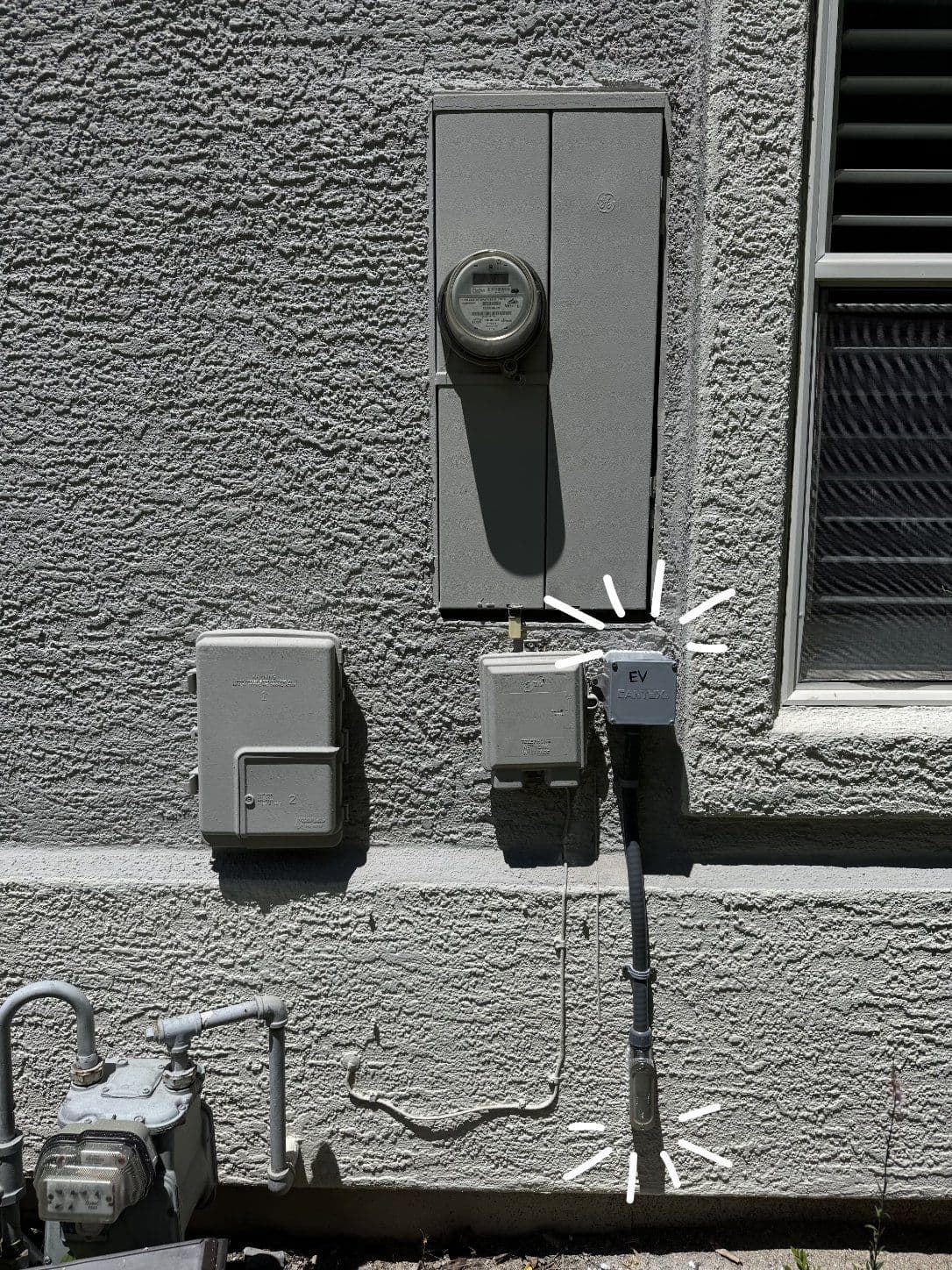 Efficient EV Charger Setup Powers Up Your Commute image