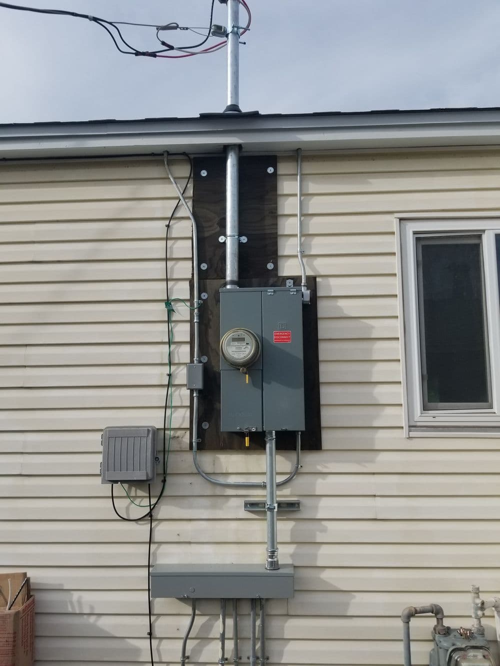 Gallery photos for New 100 Amp Overhead Meter Main Panel Installed in Reno: Image #1